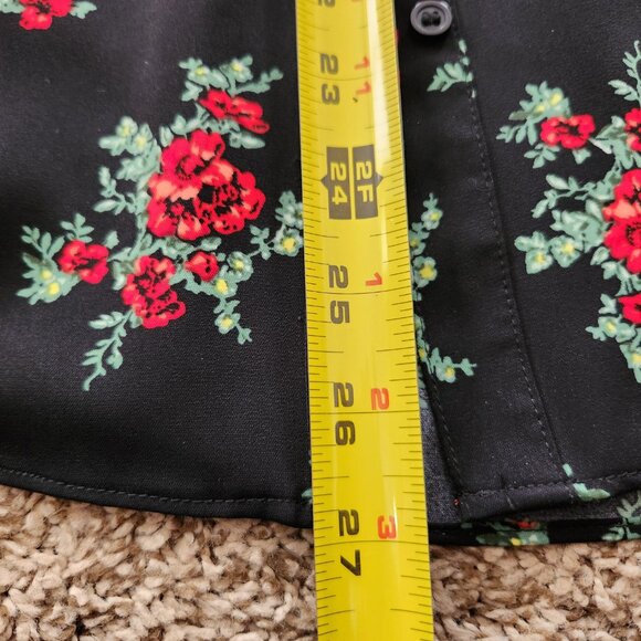 Black and Red Floral Blouse Size Large, Ruffled Neck and Ruffled Bodice Ricki's - Picture 8 of 8
